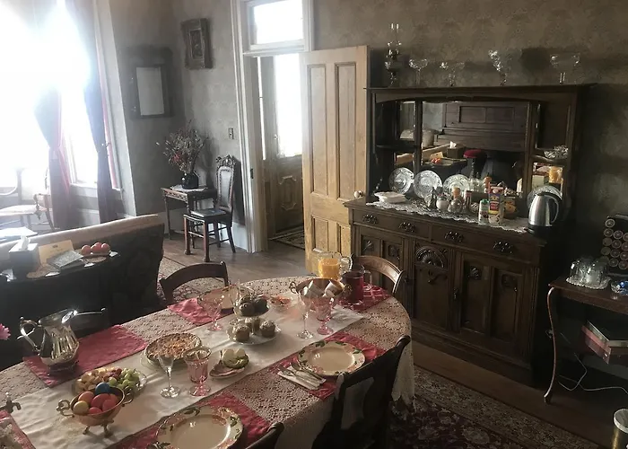 B Street House Inn